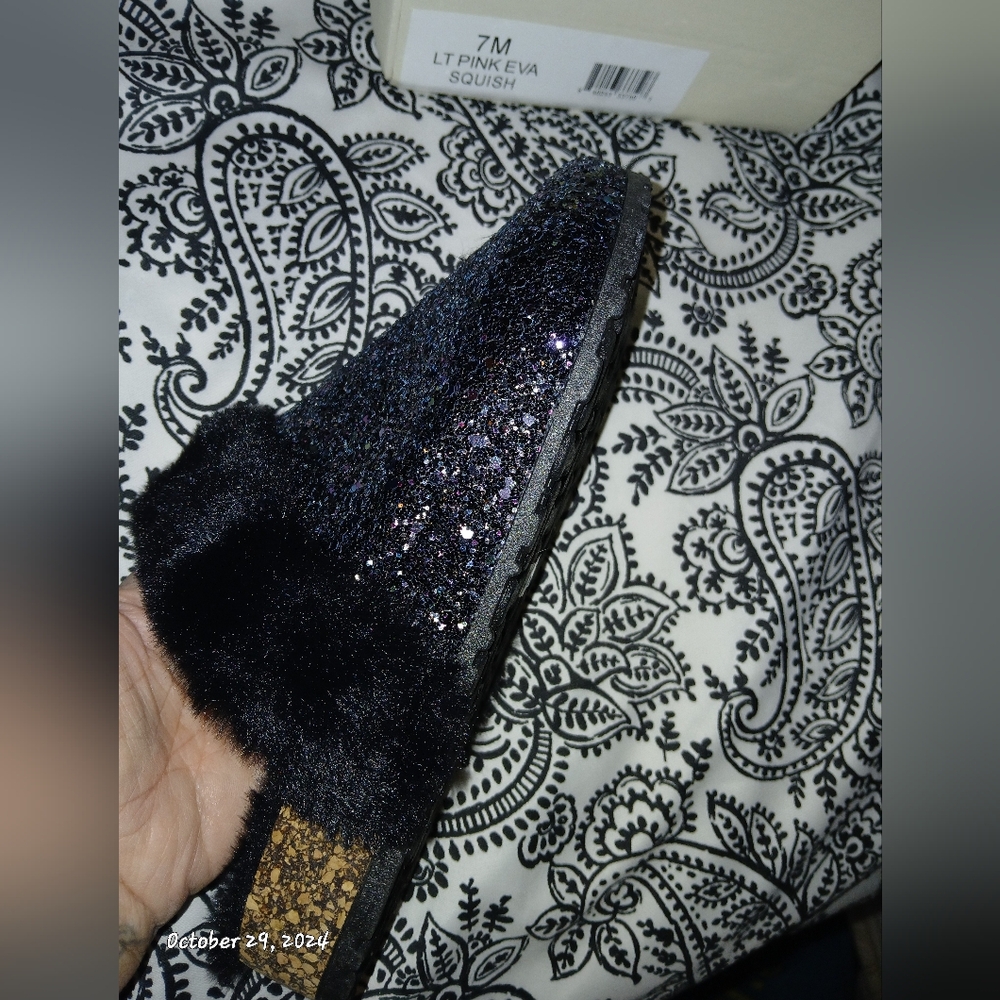 Slippers - Picture 2 of 3